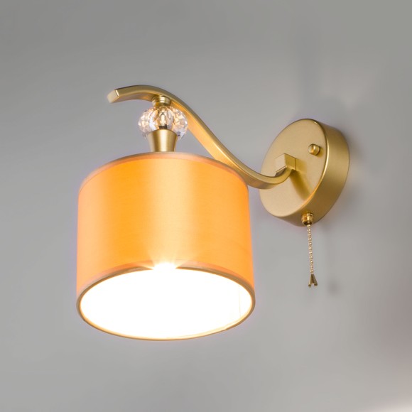 Бра классическое с золотистым абажуром 60070/1 перламутровое золото