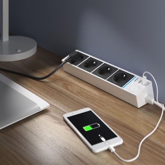 Розеточный блок 4-х местный + 3 USB белый/черный Werkel WL20-04-03 Розеточный блок 4-х местный + 3 USB белый/черный Werkel WL20-04-03