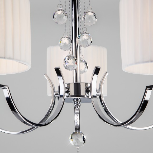 Люстра с белыми абажурами 60095/5 хром Люстра с белыми абажурами 60095/5 хром