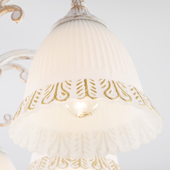 Классическая люстра со стеклянными плафонами 60107/8 белый с золотом Классическая люстра со стеклянными плафонами 60107/8 белый с золотом